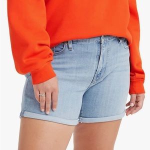 Levi mid length short size 29